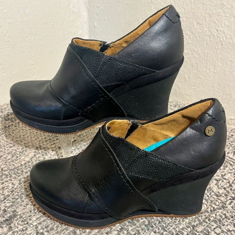 Mozo Women's Divine Wedge Black Leather Slip On Size 6